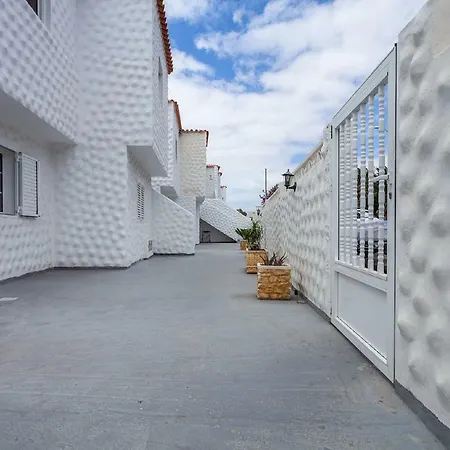 Near The Beach With A Huge Terrace / Patio, Wifi And Parking. * Costa Calma