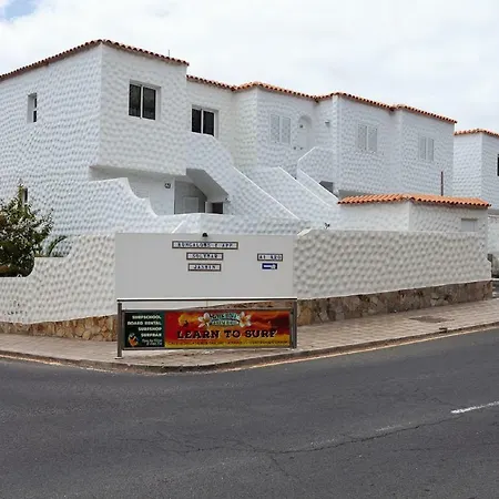 Near The Beach With A Huge Terrace / Patio, Wifi And Parking. Appartamento *