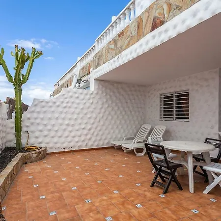 Near The Beach With A Huge Terrace / Patio, Wifi And Parking. Appartamento