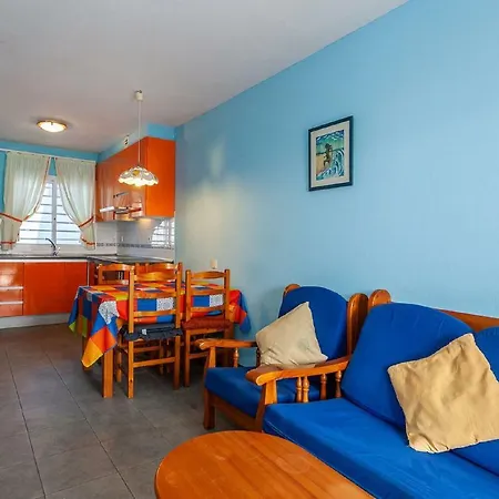 Near The Beach With A Huge Terrace / Patio, Wifi And Parking. Appartamento *