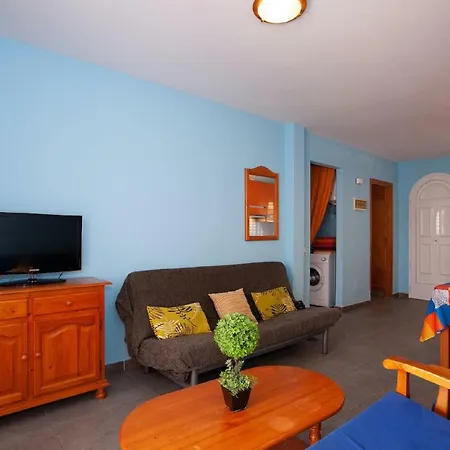 Appartamento Near The Beach With A Huge Terrace / Patio, Wifi And Parking. *