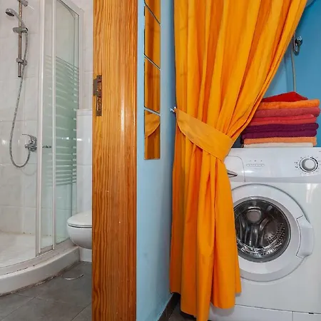 Appartamento Near The Beach With A Huge Terrace / Patio, Wifi And Parking.