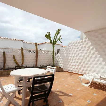 Appartamento Near The Beach With A Huge Terrace / Patio, Wifi And Parking. *