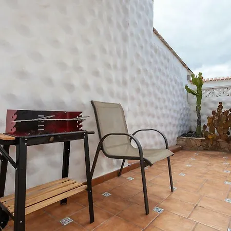 Near The Beach With A Huge Terrace / Patio, Wifi And Parking. Costa Calma